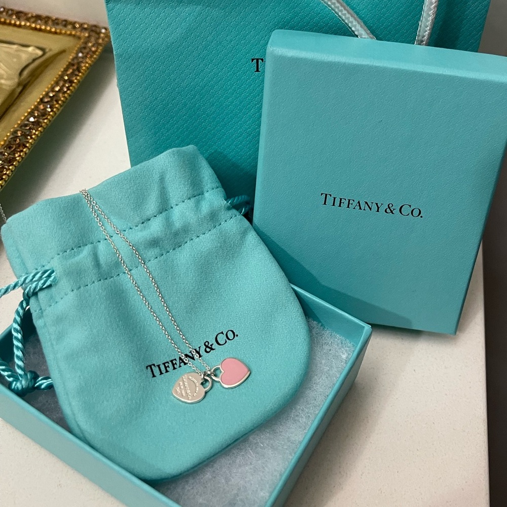 RETURN TO TIFFANY ‘Tiffany Pink® Double Heart Tag Pendant’